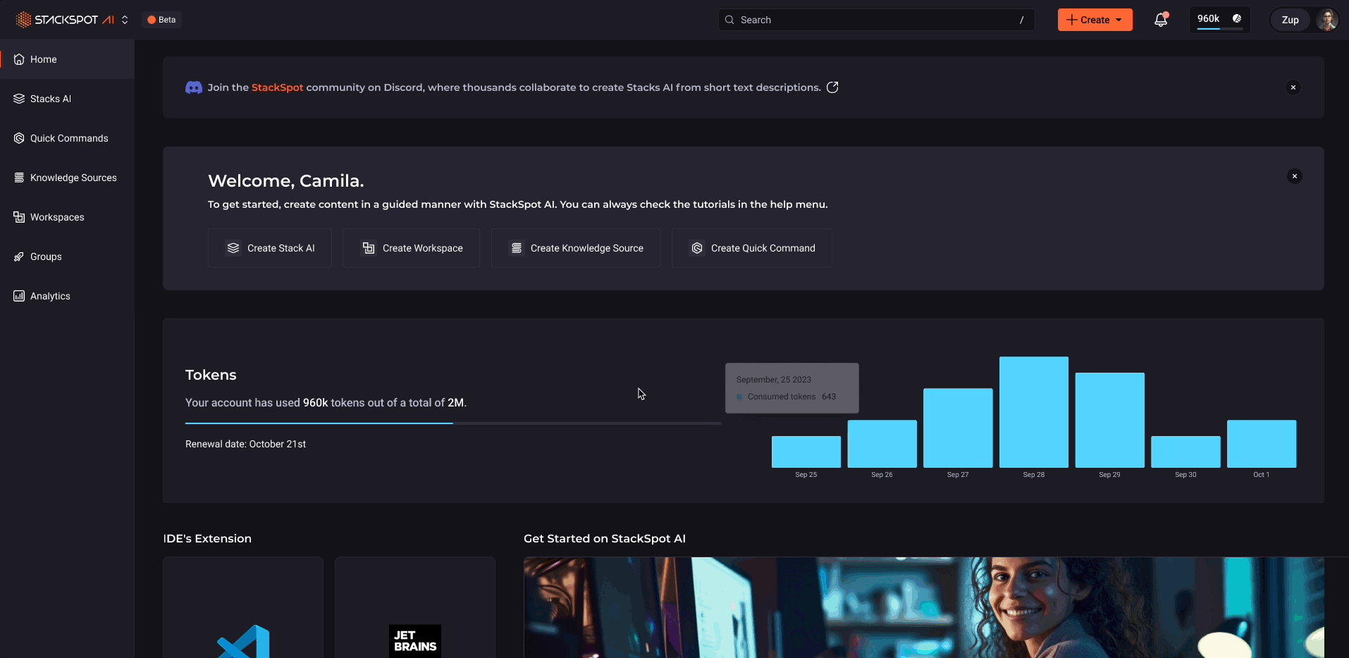 GIF shows the StackSpot Portal in the Knowledge Source section. The mouse clicks the Share button, and a modal appears with options to share with users, a field to enter an email, and options to set editing and viewing permissions.