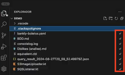 Captura de tela de uma IDE exibindo uma lista de arquivos no vscode do lado de cada arquivo é possível visualizar ícones com marcas de verificação, para comprovar que o arquivo foi indexado.