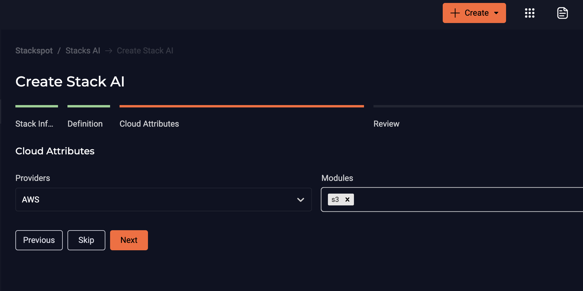Captura de tela mostrando a terceira parte do processo de criação de uma Stack AI na interface do portal StackSpot AI. A tela exibe a aba Atributos da Cloud, onde o usuário está preenchendo informações específicas sobre a infraestrutura de nuvem que será utilizada pela Stack AI. No campo Provider, o usuário selecionou AWS como o provedor de serviços de nuvem. Depois, no campo Módulos, o usuário adicionou S3 como o módulo desejado para a Stack.