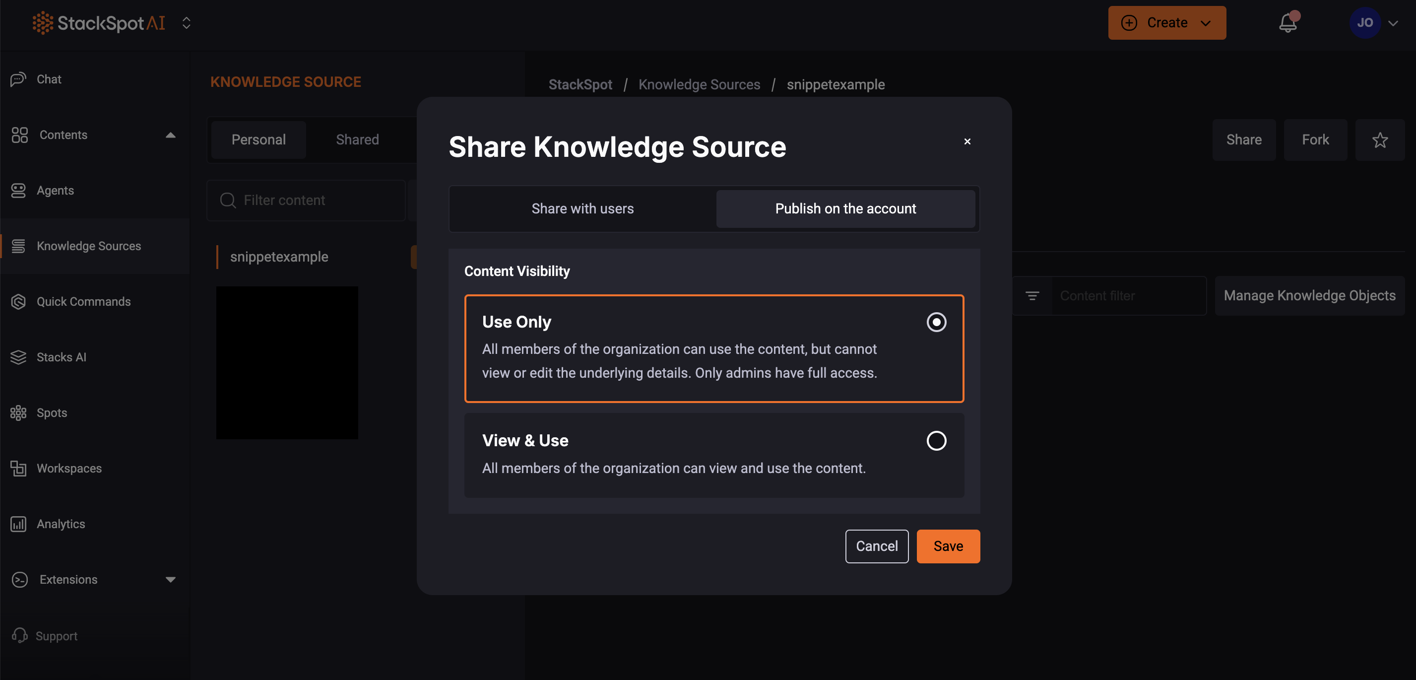 Captura de tela do Portal StackSpot mostrando a janela Compartilhar Knowledge Source. A aba Publicar na conta está selecionada, exibindo as opções de permissão Apenas usar e Visualizar e usar para definir o acesso ao Knowledge Source.